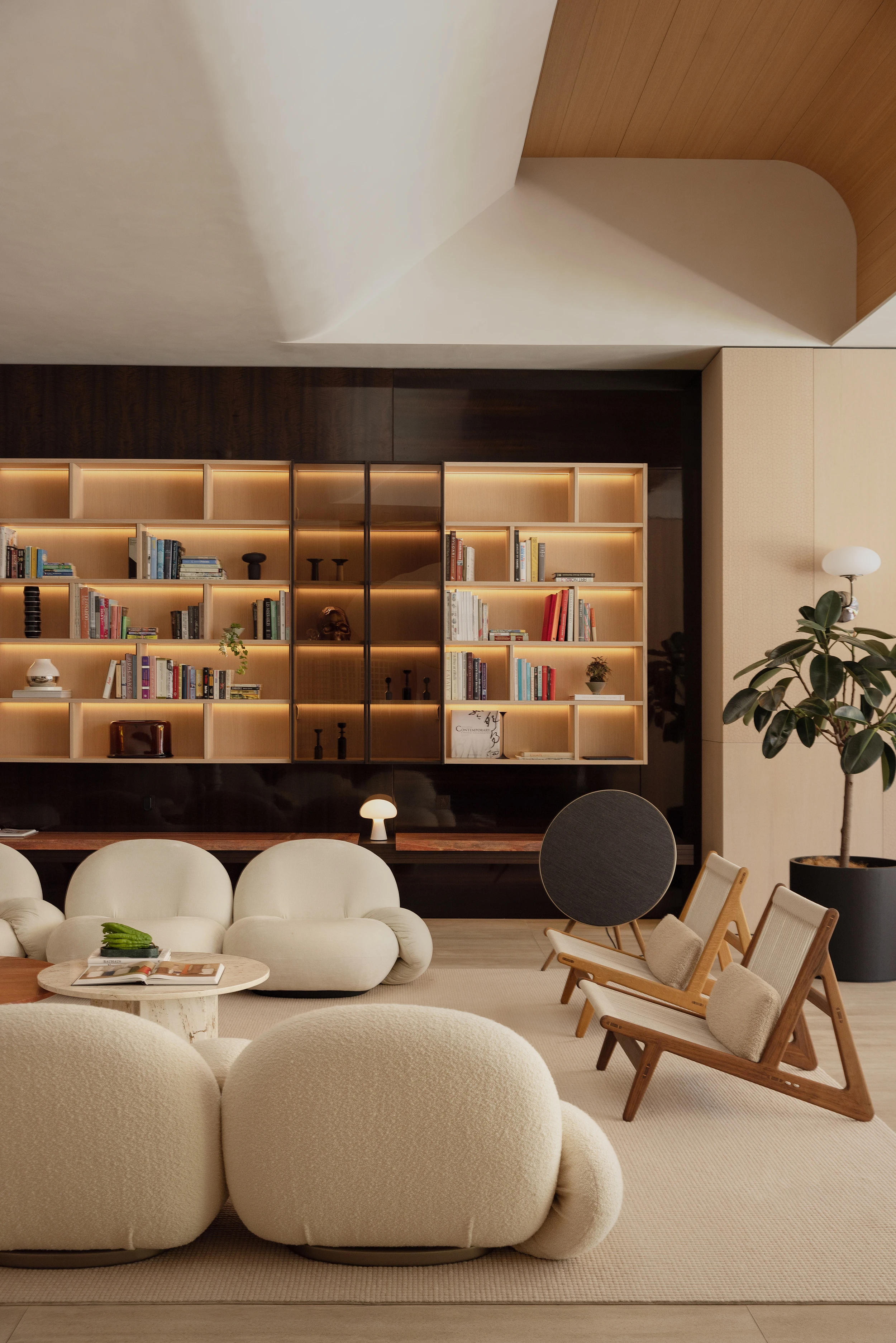 Royana x GUBI Shanghai Flagship Store