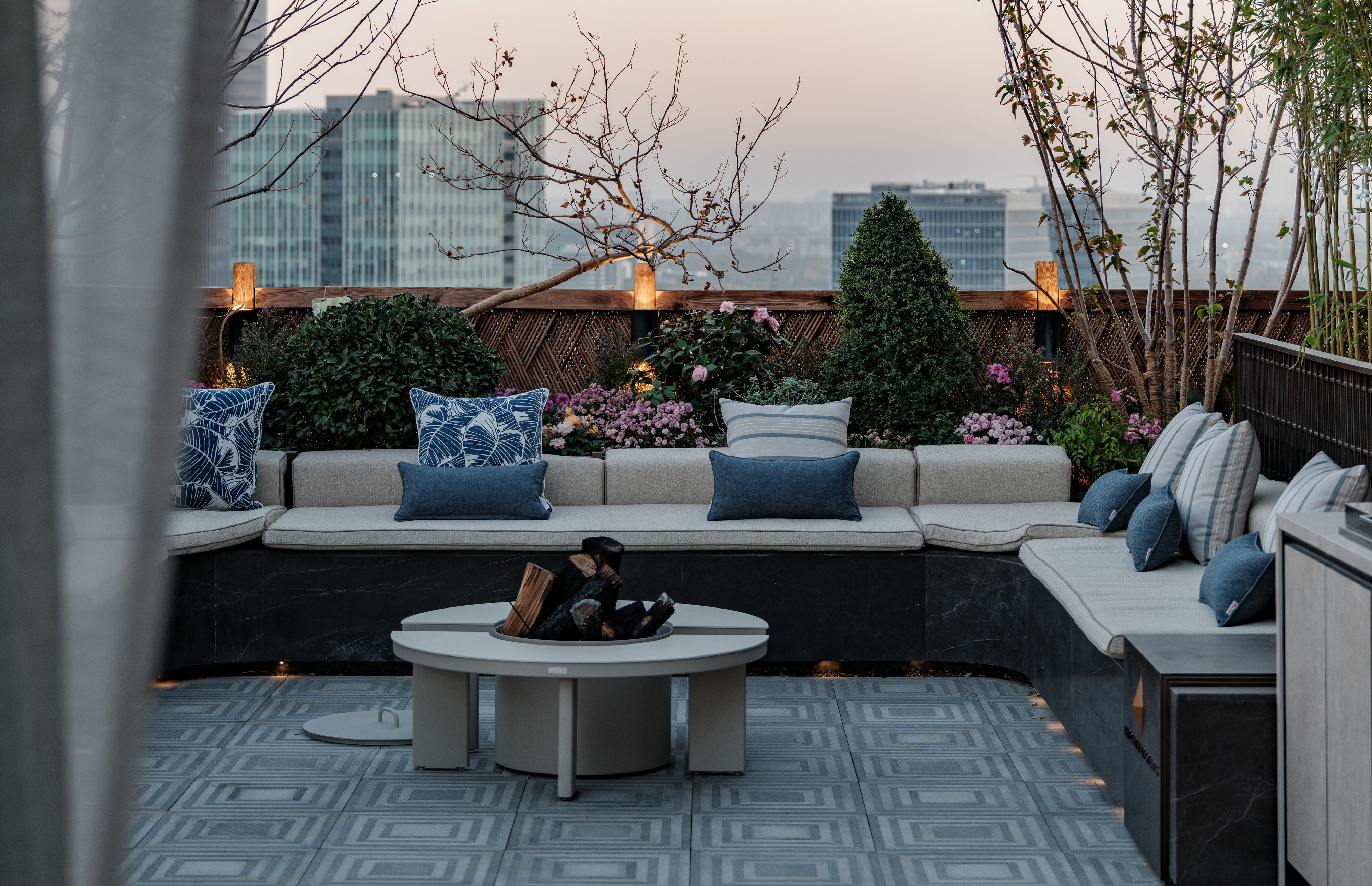 Duplex Penthouse, Yunjin Oriental 
